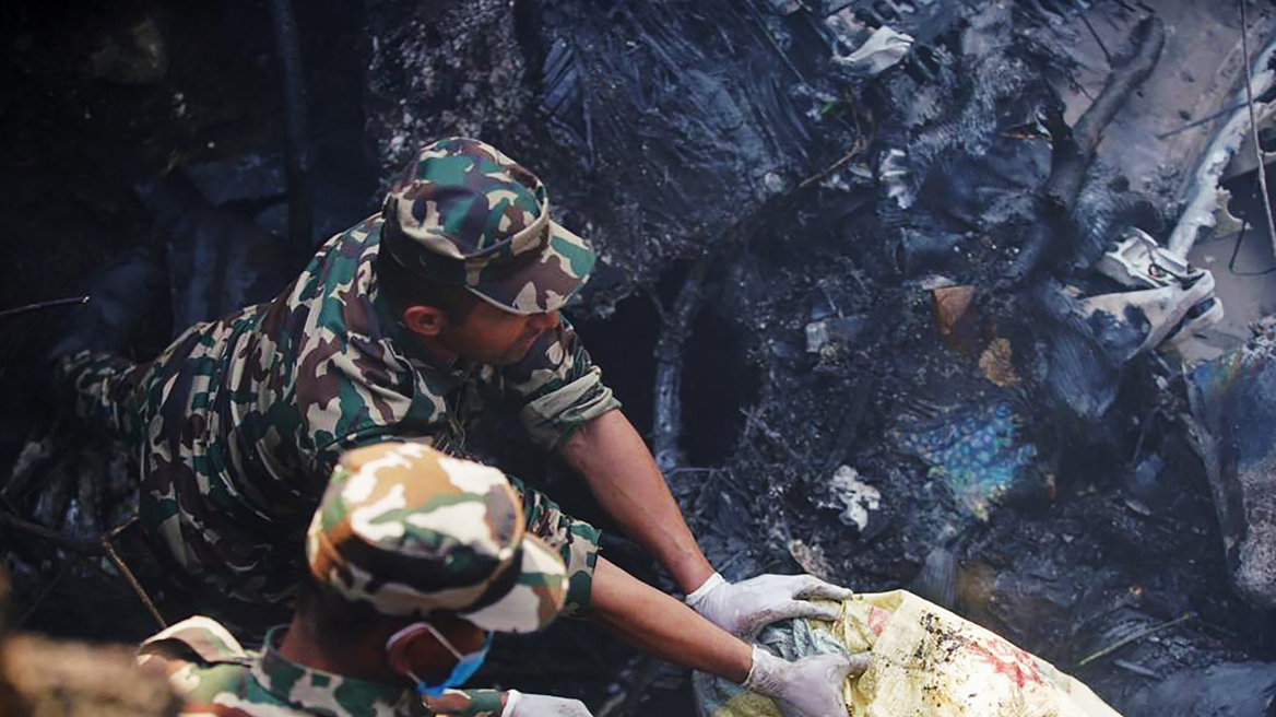 Τουλάχιστον 40 νεκροί από τη συντριβή αεροσκάφους στο Νεπάλ – Βίντεο από τις τελευταίες στιγμές