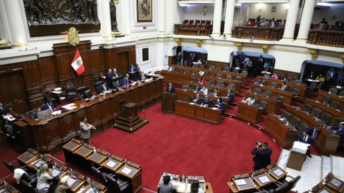 Περού: Μέλη του Κογκρέσου κινούν διαδικασία για να παυθεί η πρόεδρος Ντίνα Μπολουάρτε