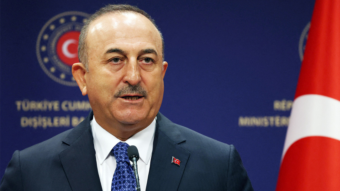 Τσαβούσογλου: Η Τουρκία στηρίζει το ειρηνευτικό σχέδιο 10 σημείων του Ζελένσκι