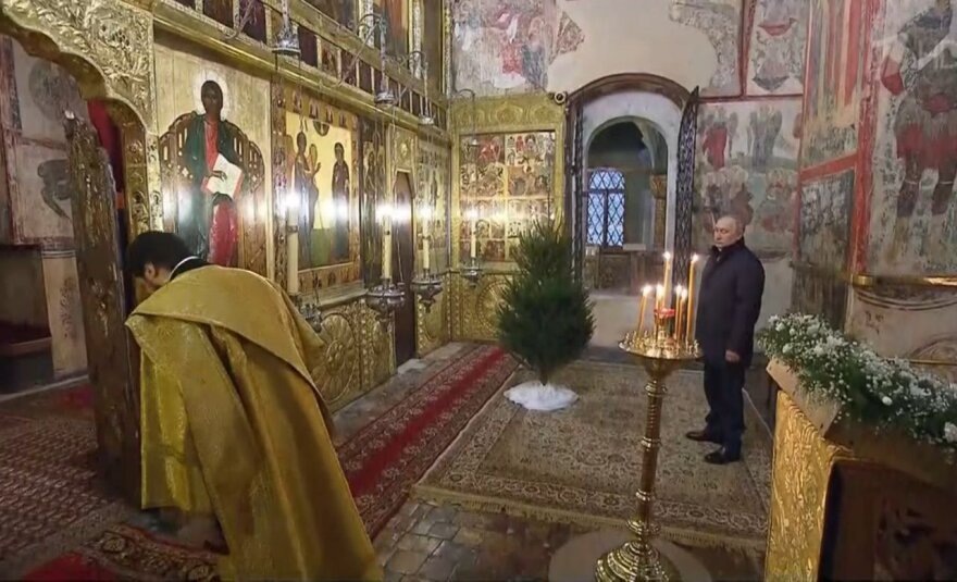 Ρωσία: Ο Πούτιν παρακολούθησε μόνος τη χριστουγεννιάτικη λειτουργία στο Κρεμλίνο – Δείτε βίντεο