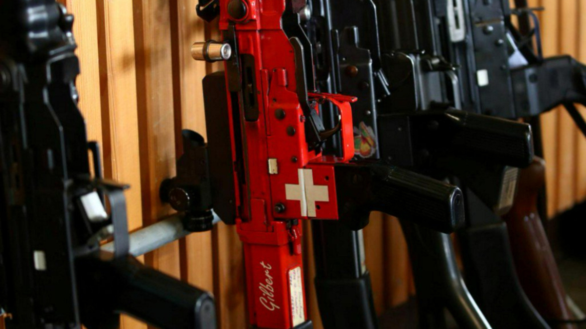 Ελβετία: Στα πυροβόλα όπλα που έχουν οι έφεδροι στα σπίτια τους αποδίδονται πολλές αυτοκτονίες