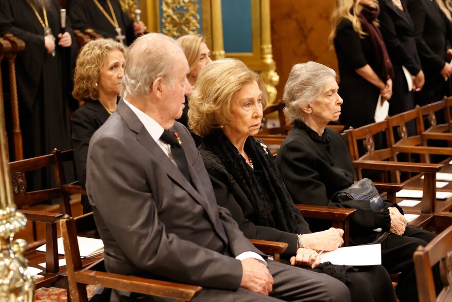 Τέως βασιλιάς Κωνσταντίνος: Η El Mundo σχολιάζει τη συμφιλίωση της ισπανικής βασιλικής οικογένειας στην κηδεία