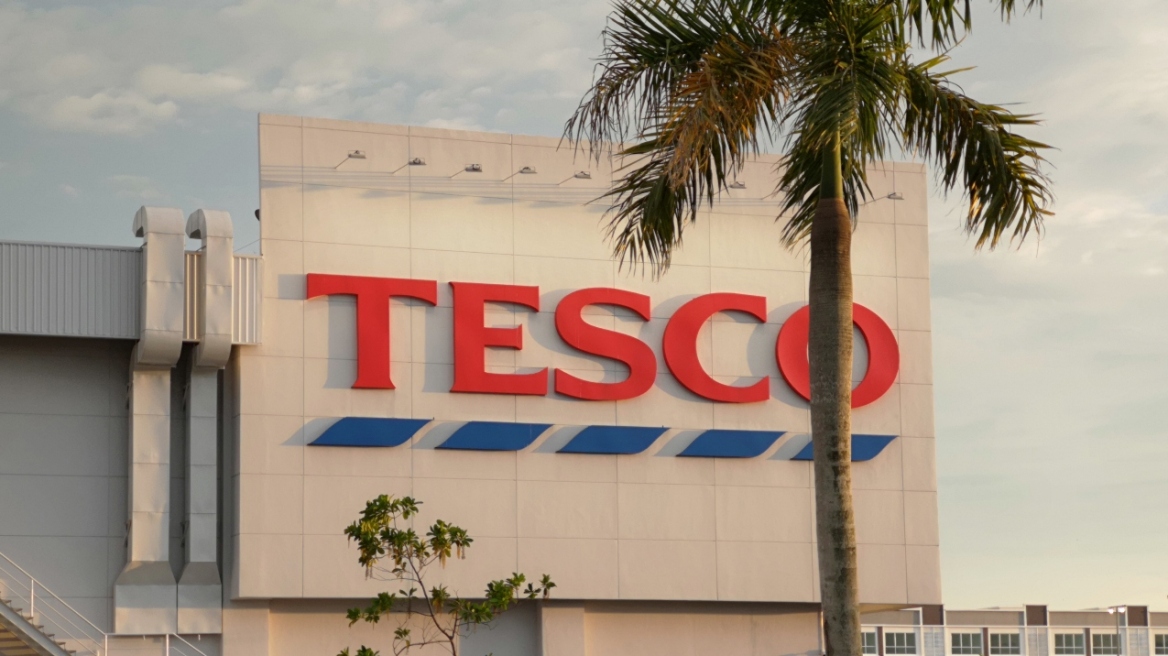 Βρετανία – Tesco Bank:  Προχωρά σε αύξηση μισθού 1.250 λιρών στους υπαλλήλους της λόγω του αυξημένου κόστους διαβίωσης
