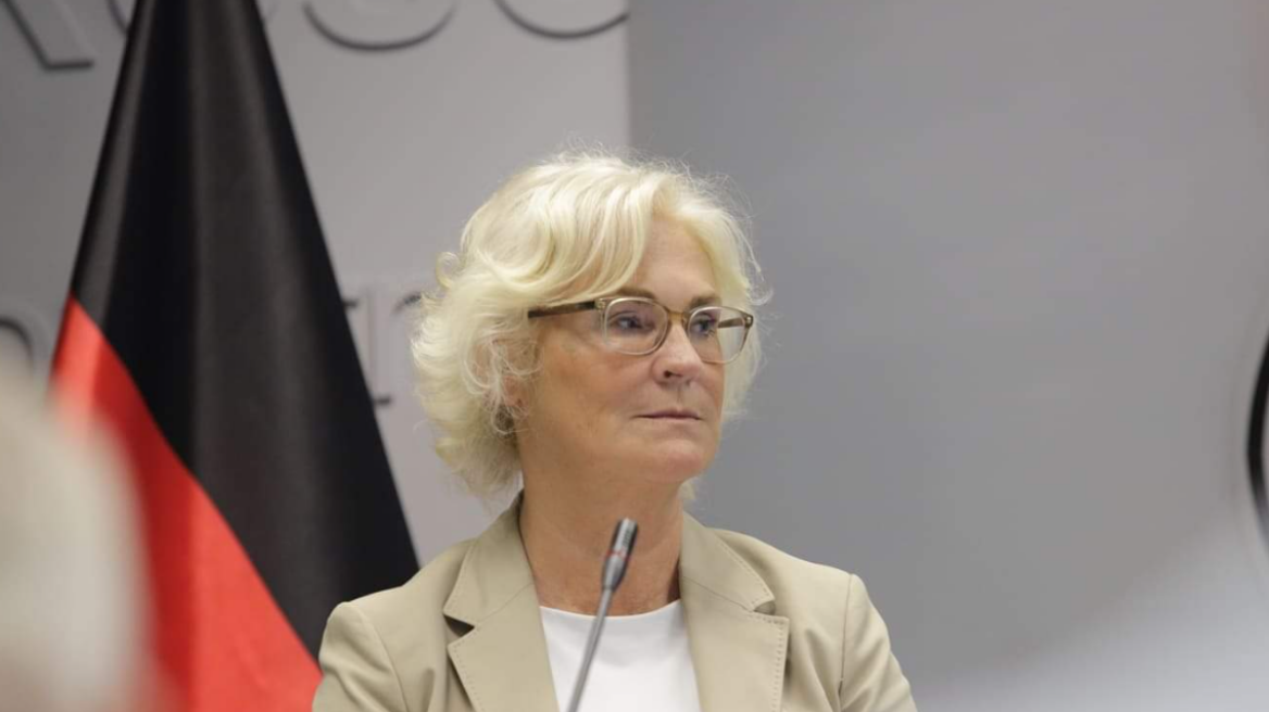 SZ: Υπό παραίτηση η Γερμανίδα υπουργός Άμυνας, Κριστίν Λάμπρεχτ