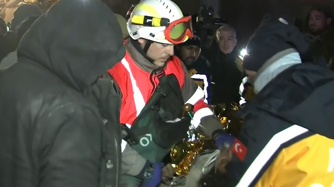 Σεισμός στην Τουρκία: Πρωταθλήτρια στις διασώσεις η ΕΜΑΚ – Μεγαλύτερος αντίπαλος το κρύο