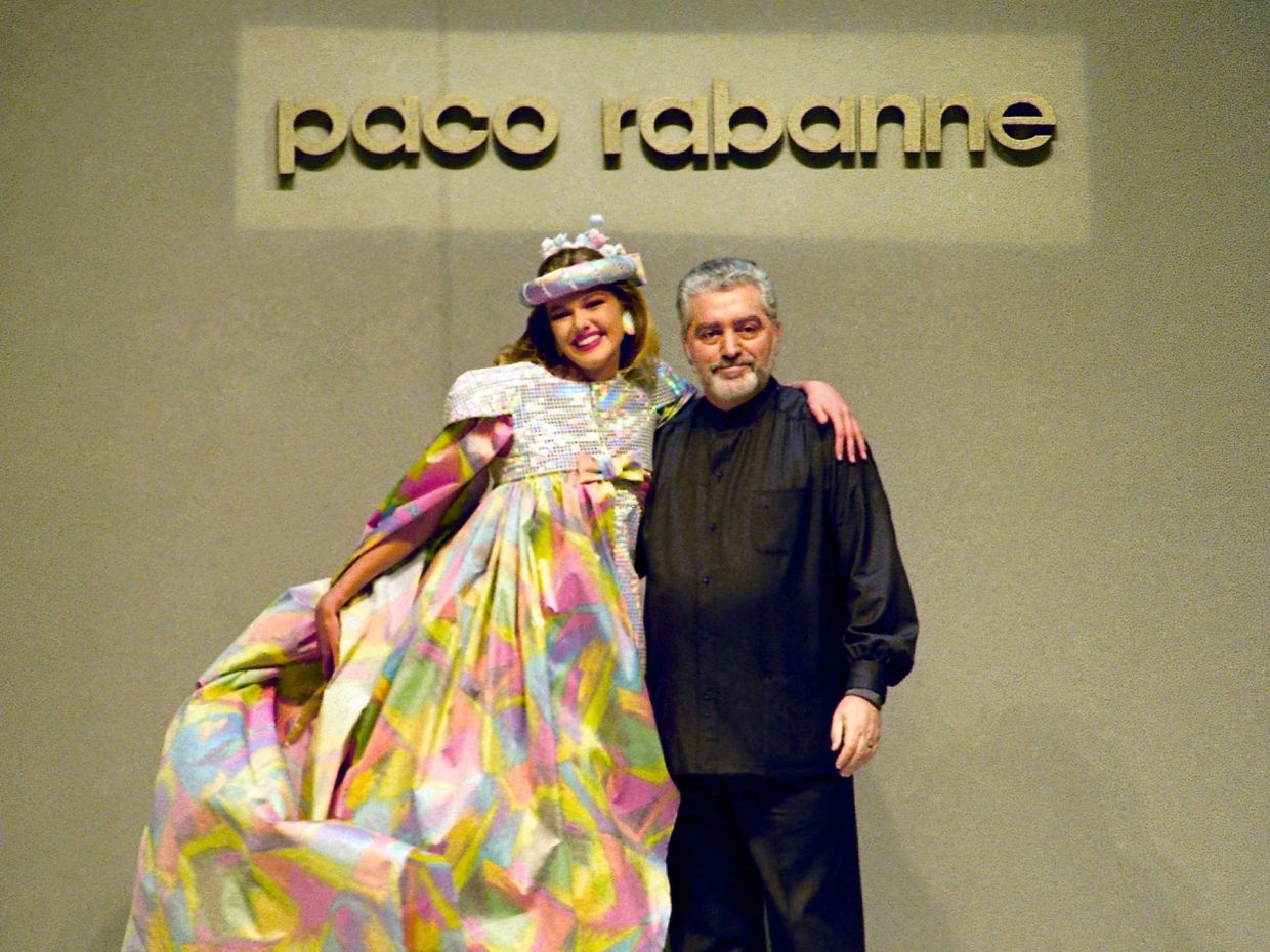 Paco Rabanne: Ο σχεδιαστής που ταυτίστηκε με το φουτουρισμό και μας σύστησε τη θρυλική Barbarella