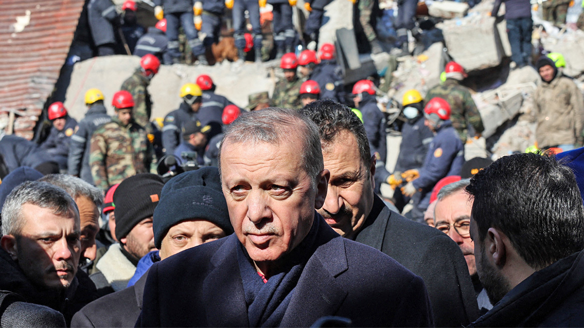 Σεισμός στην Τουρκία: Η «αυλή» του Ερντογάν διακινεί σενάρια αναβολής, η αντιπολίτευση αντιδρά
