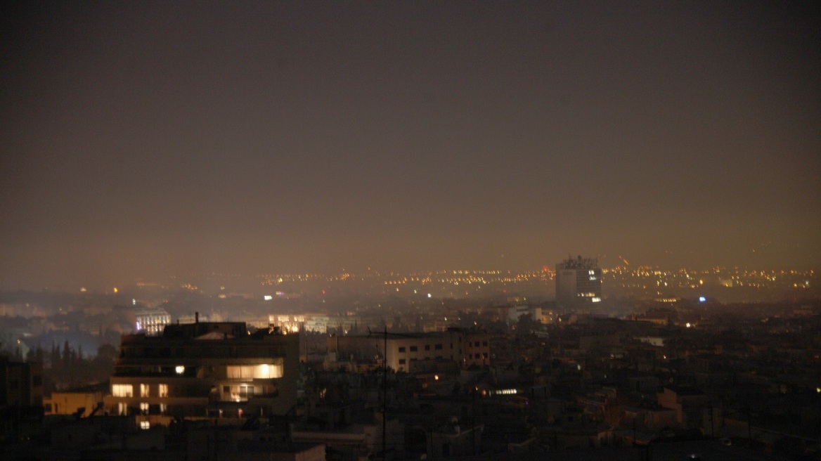 Το τσίκνισμα αύξησε την αιθαλομίχλη στην Αθήνα – «Έφτασε τα 250 mg σε κάποιες περιοχές»
