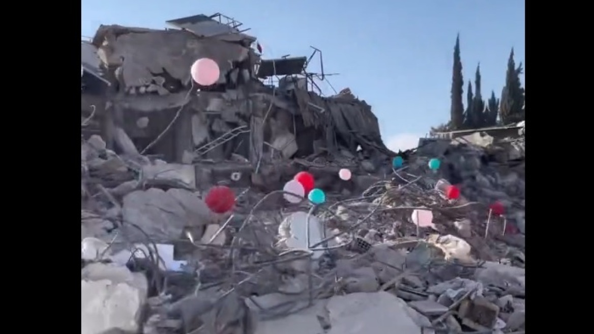 Σεισμός στην Τουρκία: Κρέμασαν μπαλόνια στα συντρίμμια για τα παιδιά που χάθηκαν – Συγκινητικό βίντεο