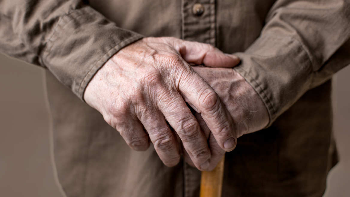 Κορινθία: Κακοποιοί ξυλοκόπησαν και απείλησαν 83χρονο στο Βραχάτι – Άρπαξαν 4.000 ευρώ