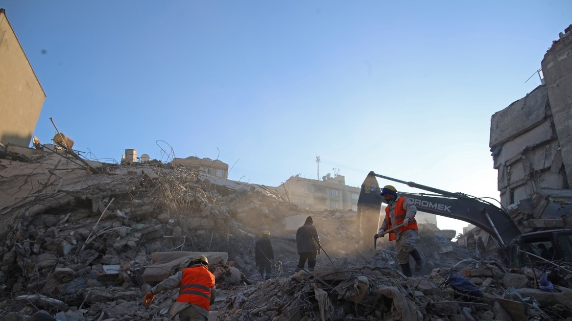 Σεισμός στην Τουρκία: Μια γυναίκα διασώθηκε μετά από 203 ώρες