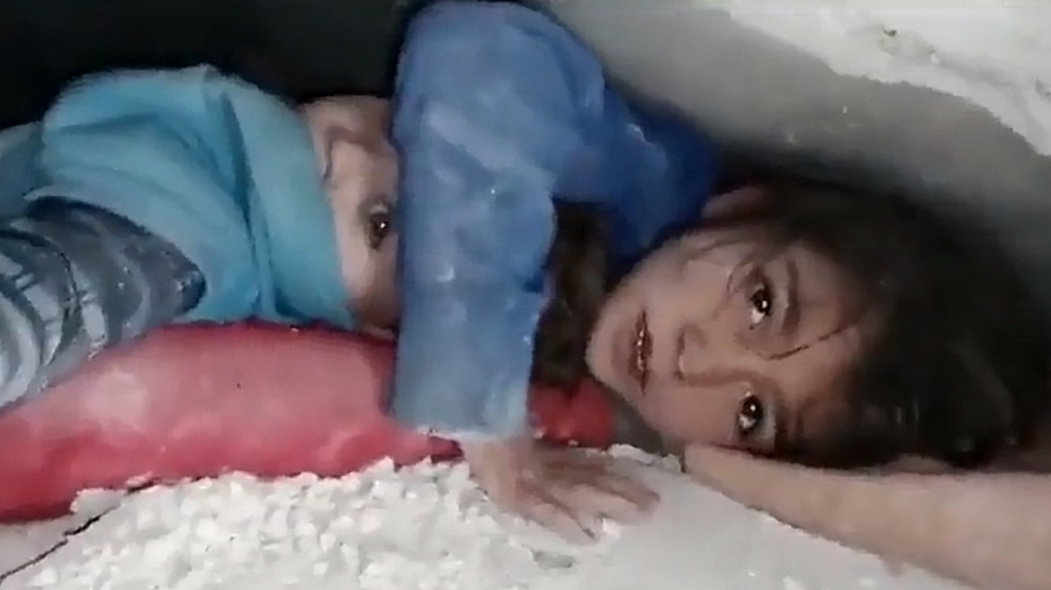 Συρία: 7χρονη στα συντρίμμια προστάτευε το κεφάλι του αδελφού της επί 17 ώρες – Δείτε βίντεο
