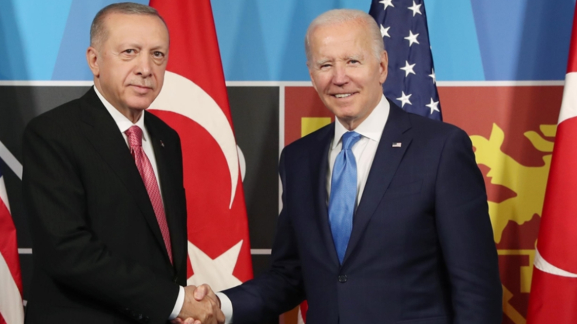 Σεισμός στην Τουρκία: Ο Μπάιντεν υπόσχεται στον Ερντογάν «όλη την απαραίτητη βοήθεια»