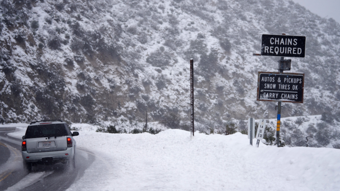 ΗΠΑ: Πυκνή χιονόπτωση στην Καλιφόρνια – Δρόμοι έκλεισαν, χιλιάδες νοικοκυριά χωρίς ρεύμα