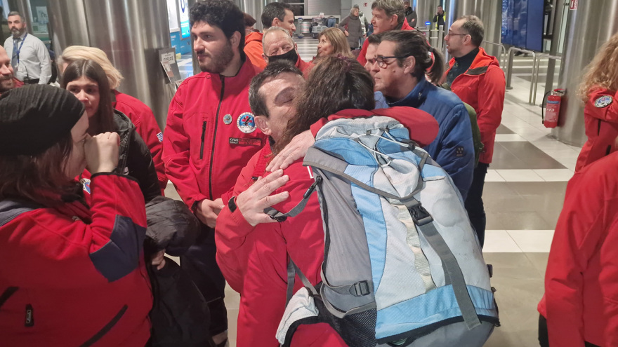 Θεσσαλονίκη: Επέστρεψε από την Τουρκία η Ελληνική Ομάδα Διάσωσης – Χειροκροτήματα και συγκίνηση