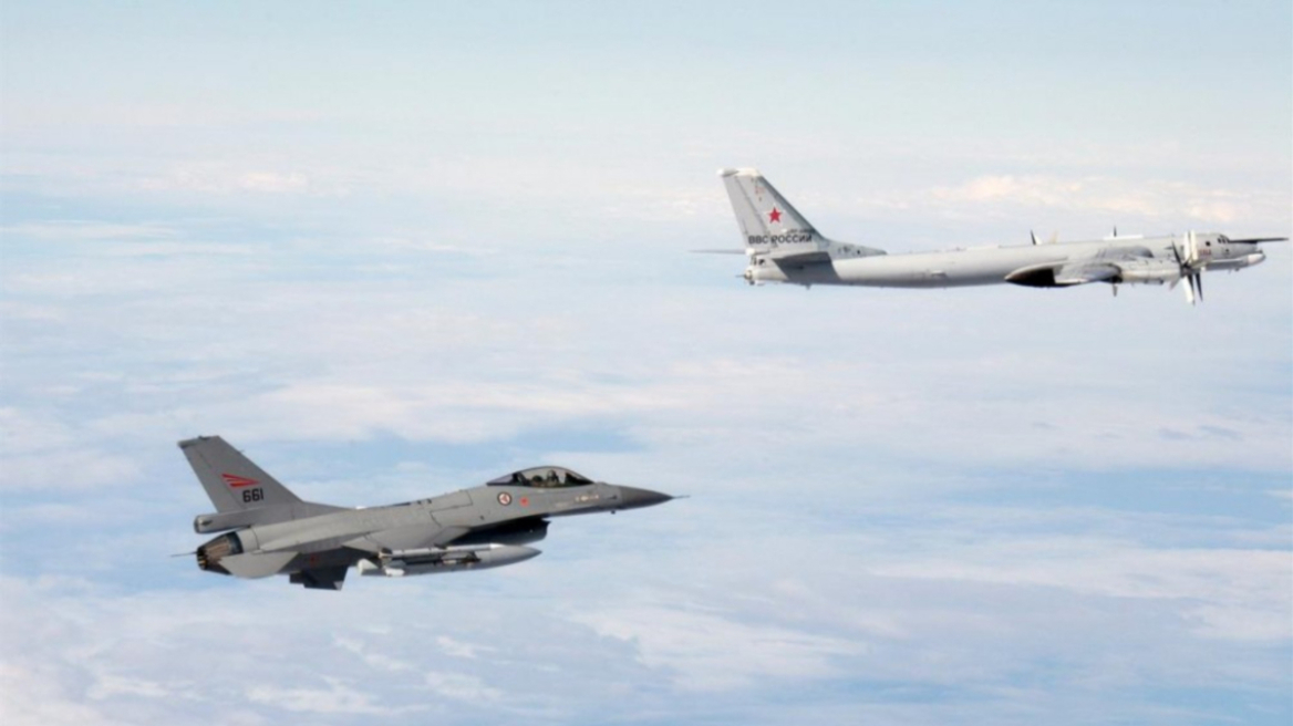 Καταδιωκτικά των ΗΠΑ αναχαιτίζουν στρατιωτικά αεροσκάφη της Ρωσίας κοντά στην Αλάσκα