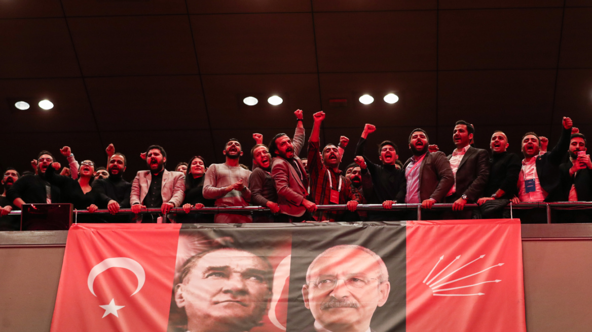 Tουρκία: «Πόλεμος» με τραγούδια και ταινίες για Ερντογάν και Κιλιτσντάρογλου