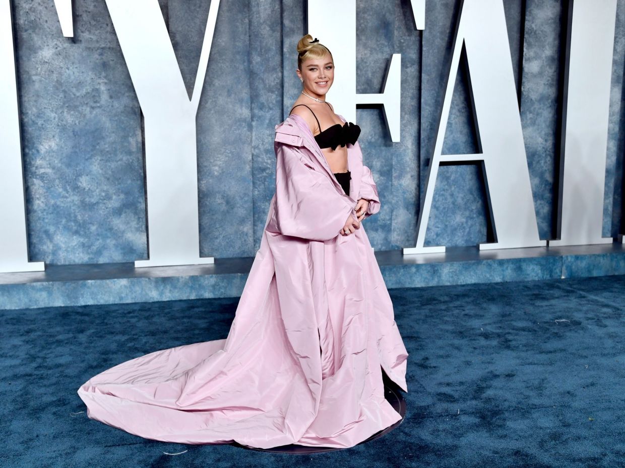 Όσκαρ 2023: Το Hollywood glam συνεχίστηκε στο πάρτι του Vanity Fair με looks που έκλεψαν τα φλας