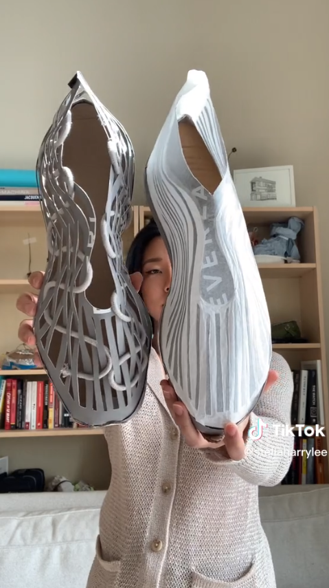 Εσύ θα φόραγες ένα ζευγάρι Gucci από χαρτί;Μία Tik Toker φτιάχνει designer παπούτσια με συσκευασίες