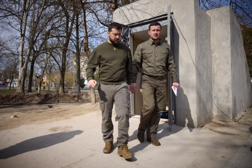 Πόλεμος στην Ουκρανία: Ο Ζελένσκι επισκέφτηκε το απελευθερωμένο μέρος της Χερσώνας