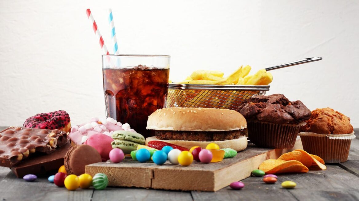 Γερμανία: Απαγόρευση διαφήμισης των junk food σε παιδιά ζητά υπουργός