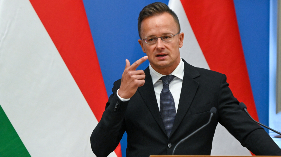 Ο Ούγγρος υπουργός Εξωτερικών κατηγορεί τη Δύση για «πολεμική ψύχωση»