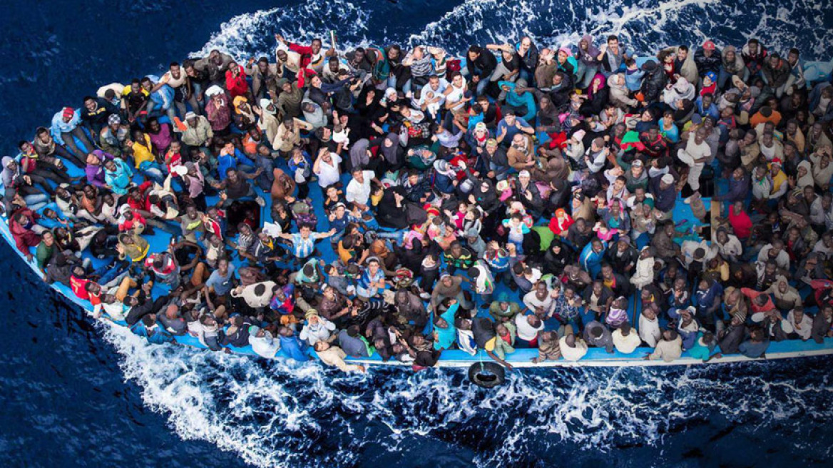 «Στροφή» Μελόνι για το μεταναστευτικό – Έως 30 έτη φυλάκισης στους διακινητές που εκμεταλλεύονται «απελπισμένους της θάλασσας»