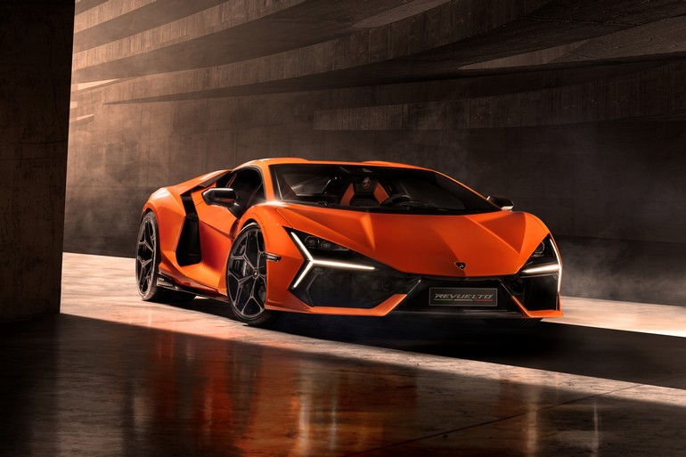 Η Bridgestone σχεδίασε και κατασκεύασε ειδικά ελαστικά για το super car Lamborghini Revuelto