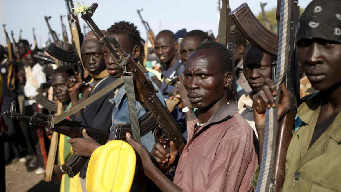 Σουδάν: Άγριες μάχες παρά την παράταση της εκεχειρίας, «μοιράστηκαν όπλα» σε πολίτες