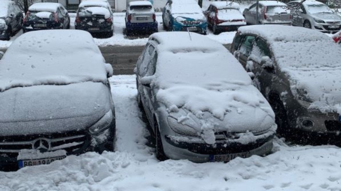 Σερβία: Ακατάπαυστη χιονόπτωση επί 14 ώρες, στα 15 εκατοστά το ύψος του χιονιού – Δείτε φωτογραφίες