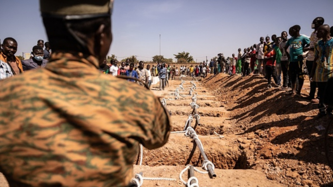 Μπουρκίνα Φάσο: «Περίπου 60» νεκροί από πυρά ανδρών με στολές του στρατού