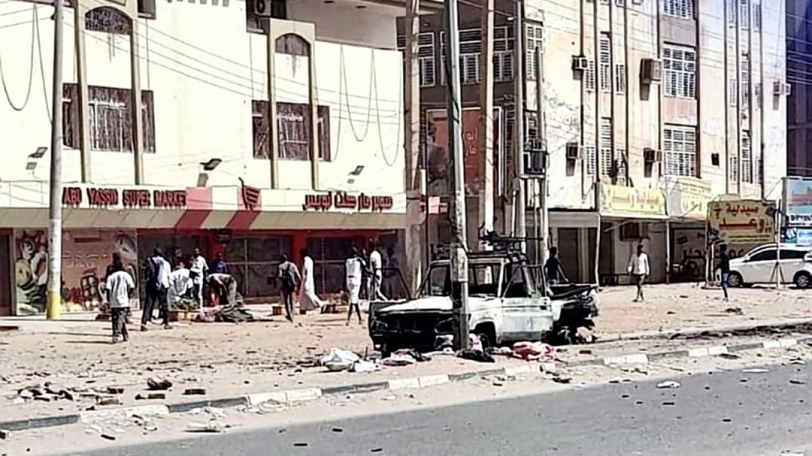 Το Σουδάν «καταρρέει»: Δρόμοι «σπαρμένοι» με πτώματα και διάλυση της κοινωνίας την 3η εβδομάδα των μαχών