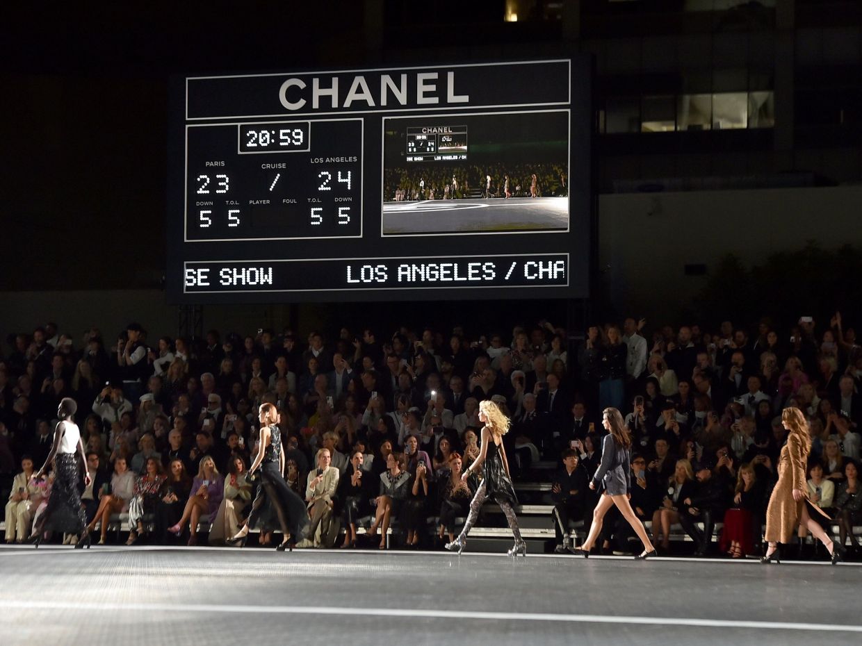 H Chanel Cruise 2024 ταξίδεψε στο Λος Άντζελες και είχε κάτι από την sparkly ενέργεια του Hollywood