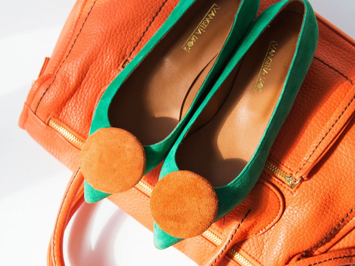 Η Evaggelia Drossi μας δείχνει πόσο cool μπορούν να γίνουν τα pointy shoes