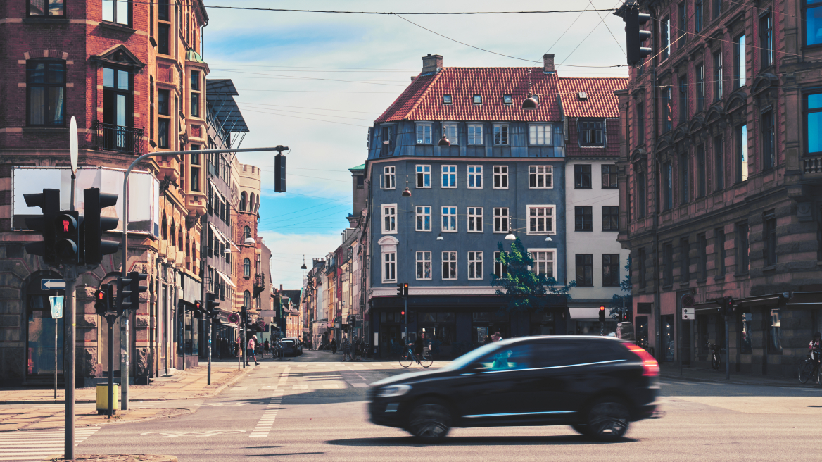 Δανία: Απαγορεύτηκε η κυκλοφορία για τα αυτοκίνητα τη νύχτα σε δρόμους της Κοπεγχάγης – Ο λόγος