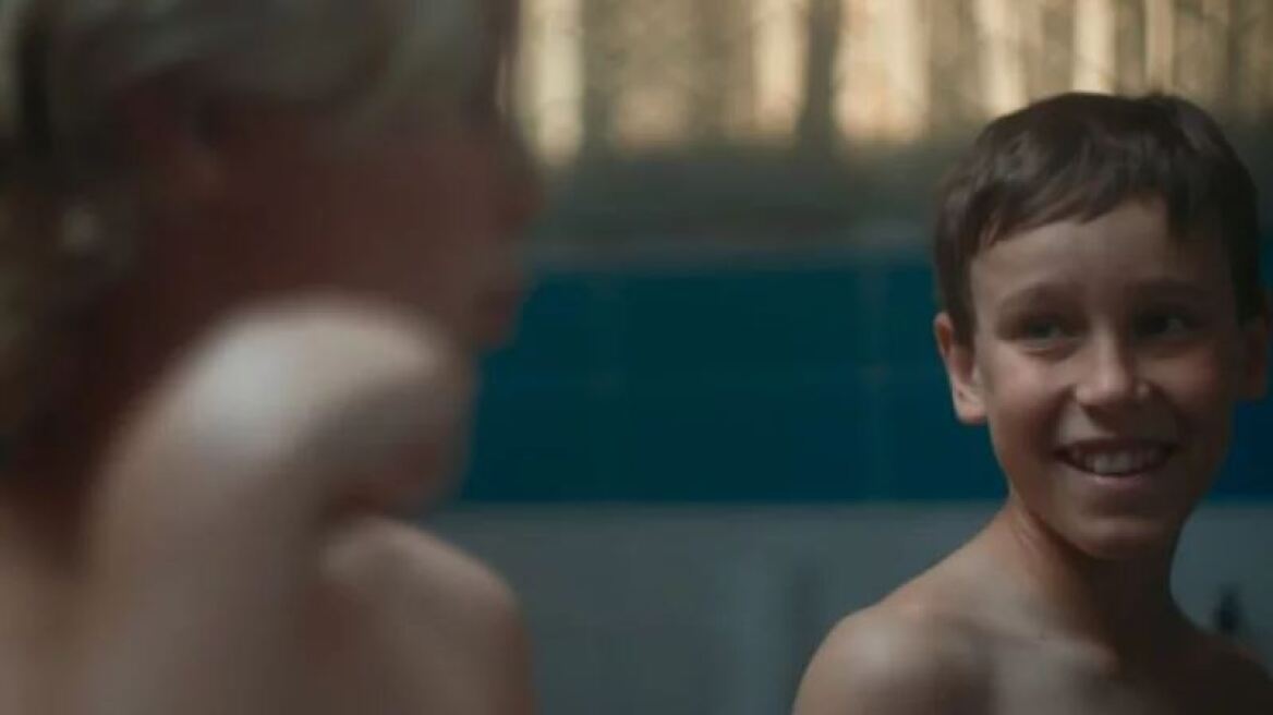 Το πολυβραβευμένο φιλμ «Αγόρια στο ντους» έδειξε η δασκάλα στους μαθητές Δημοτικού – Έχει αναδειχθεί καλύτερη ταινία για παιδιά