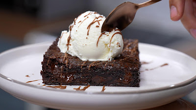 Φτιάξτε τα πιο νόστιμα και αφράτα brownies που θα λατρέψουν μικροί και μεγάλοι!!!