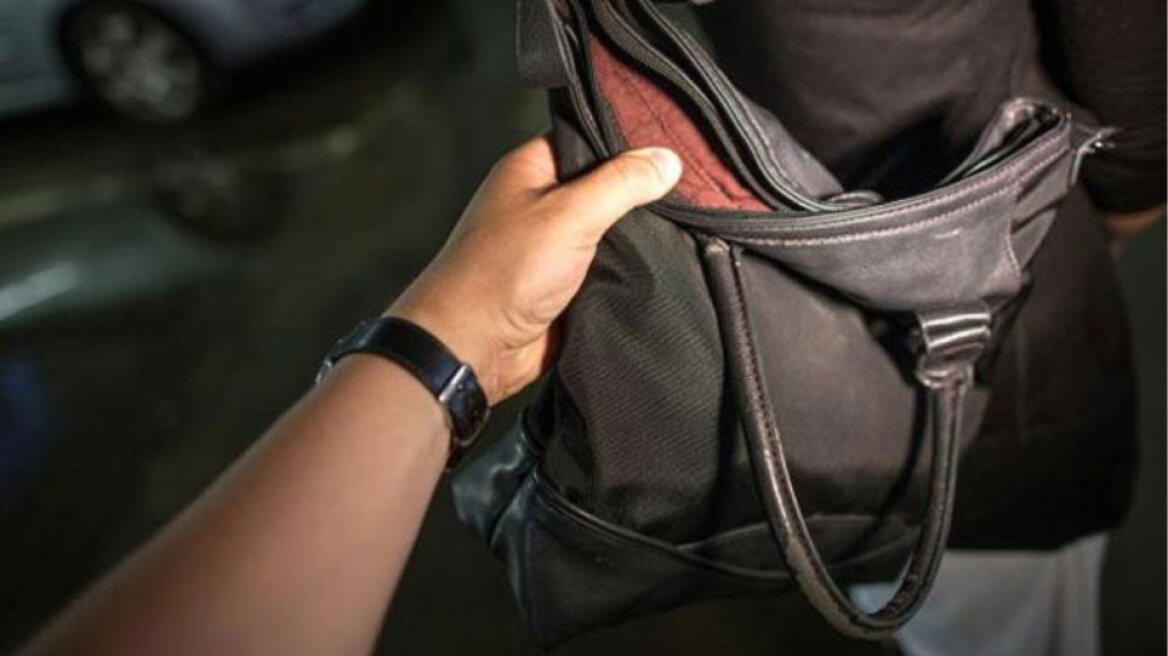 Ηράκλειο: Έκλεβαν τσάντες σε χώρους εργασίες και σπίτια