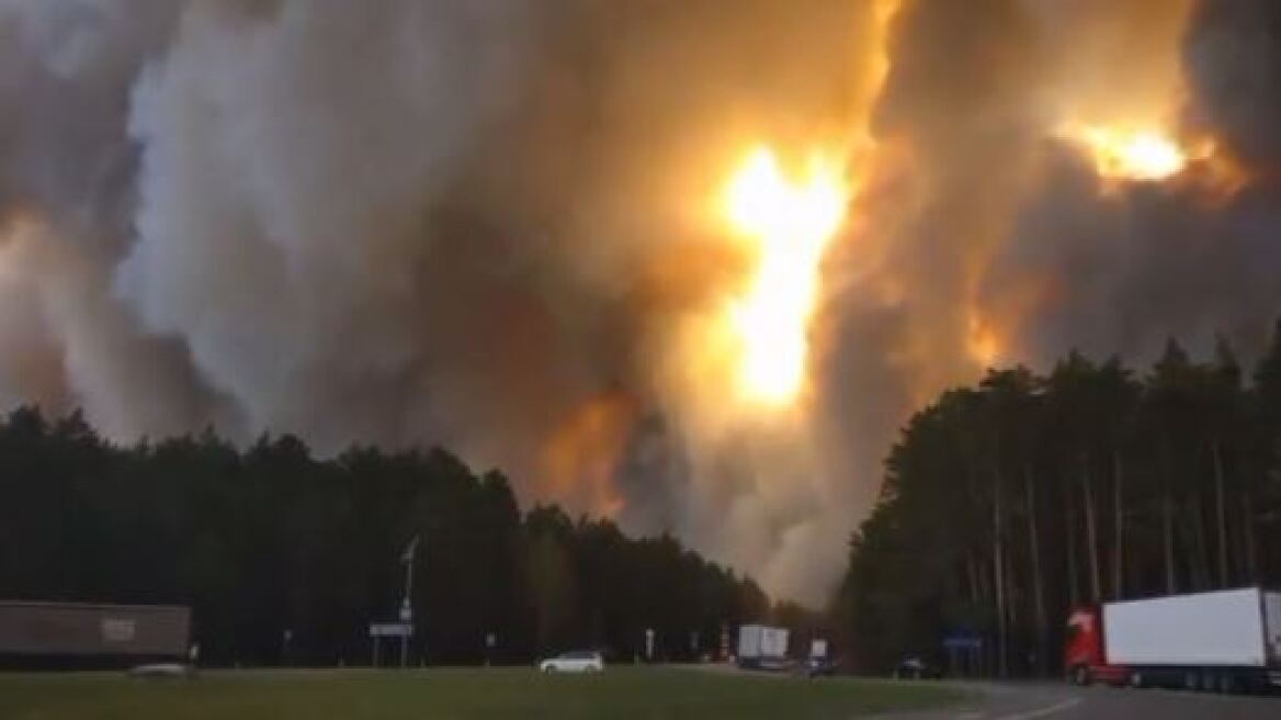 Ρωσία: Τουλάχιστον επτά νεκροί από τις δασικές πυρκαγιές που μαίνονται ανεξέλεγκτες στα Ουράλια (βίντεο)