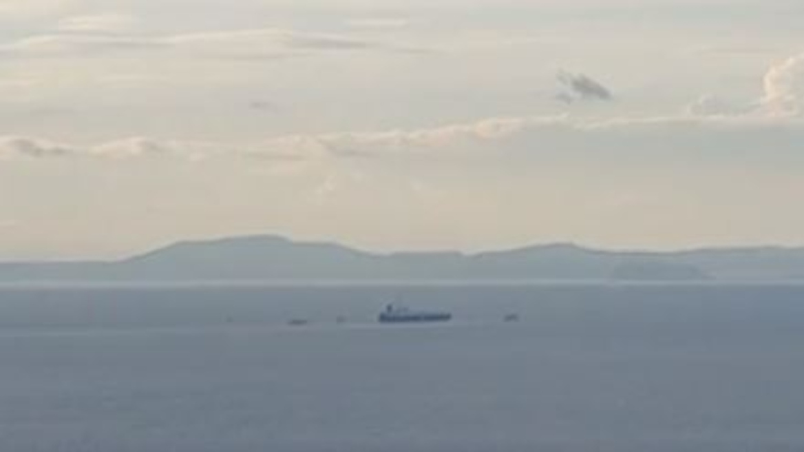 Ιταλία: Επτά ώρες κράτησε η επιχείρηση των ειδικών δυνάμεων στο τουρκικό πλοίο – Οι μετανάστες είχαν κλειστεί στο αμπάρι