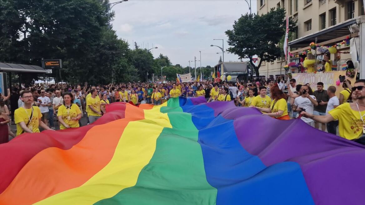11ο Thessaloniki Pride: Με χορό, τραγούδια και τις σημαίες του ουράνιου τόξου ξεκίνησε η «πορεία υπερηφάνειας» (φωτογραφίες)