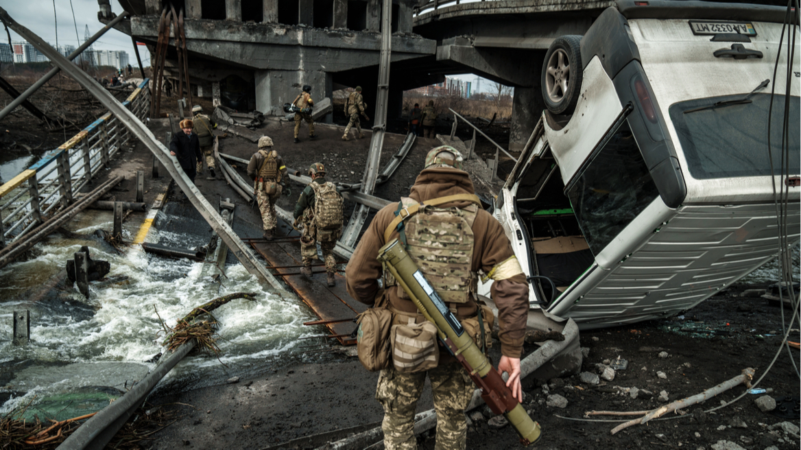 Πόλεμος στην Ουκρανία – Ρωσία: Αντάλλαξαν «χέρι με χέρι» αιχμάλωτους στρατιώτες