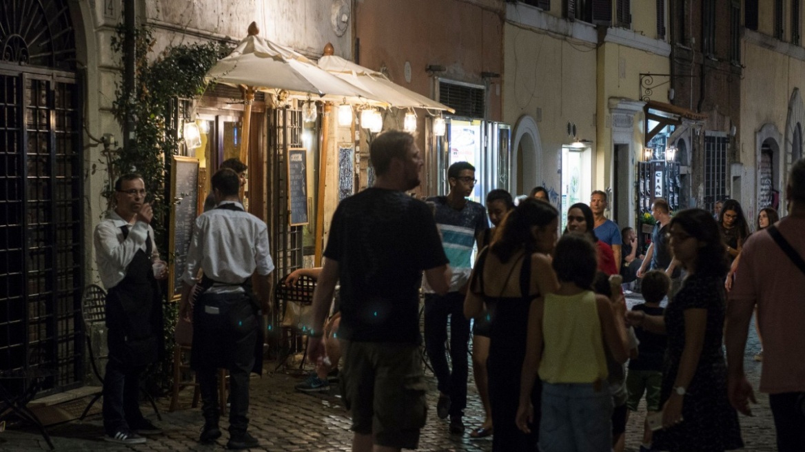 Ιταλία: Η πόλη Μπρέσια θα πληρώσει 50.000 ευρώ σε ζευγάρι για τον θόρυβο από τη νυχτερινή διασκέδαση