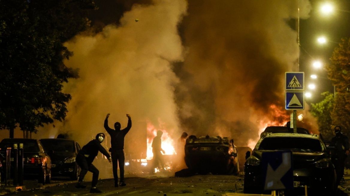 Γαλλία: Ταραχές για δεύτερη συναπτή νύχτα μετά τον θάνατο εφήβου από σφαίρα αστυνομικού – Δείτε βίντεο