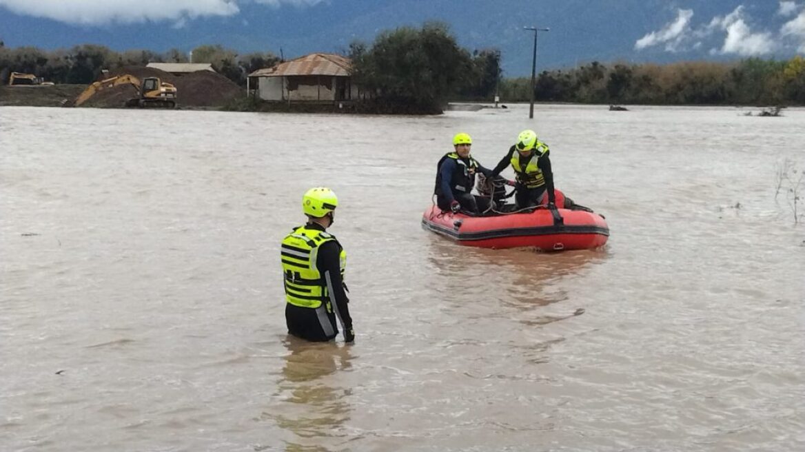 Φονικές πλημμύρες στη Χιλή – Δύο νεκροί, έξι αγνοούμενοι και χιλιάδες εκτοπισμένοι