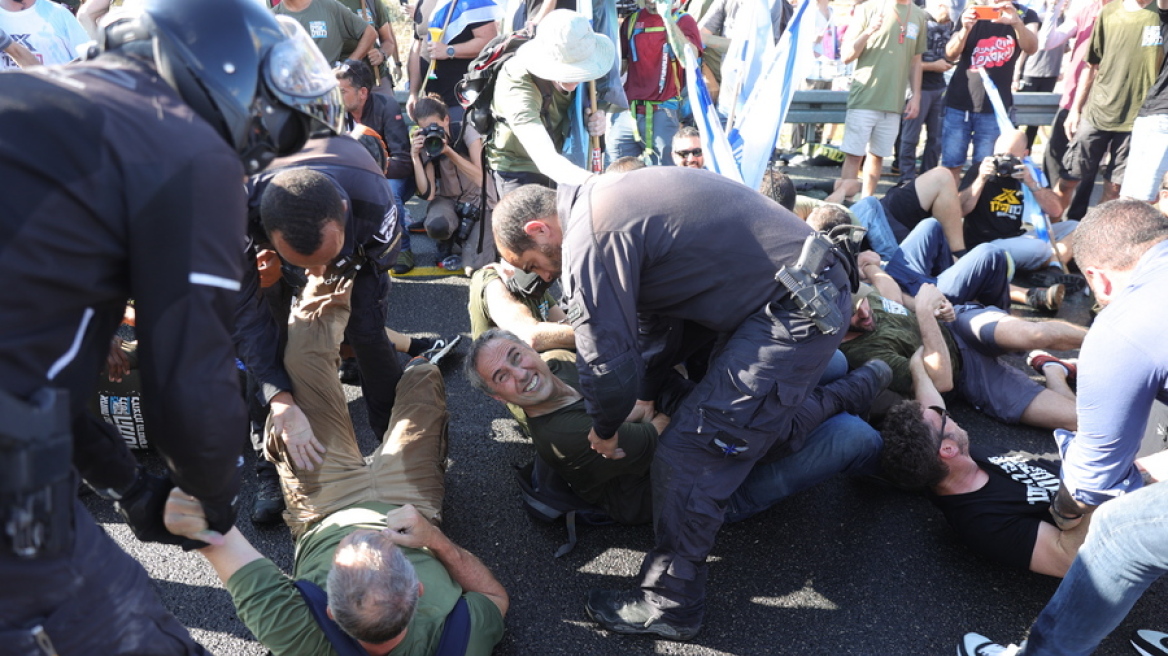 Πεδίο «μάχης» το Ισραήλ για την δικαστική μεταρρύθμιση – Χιλιάδες διαδηλωτές στους δρόμους, δεκάδες συλλήψεις