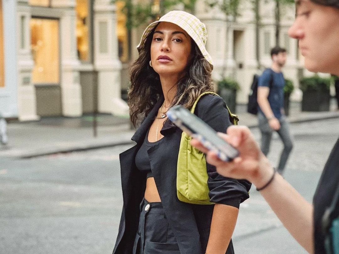 Ευγενία Σαμαρά: Τα δύο looks που έκανε με βερμούδα στους δρόμους της Νέας Υόρκης -Cool vibes only