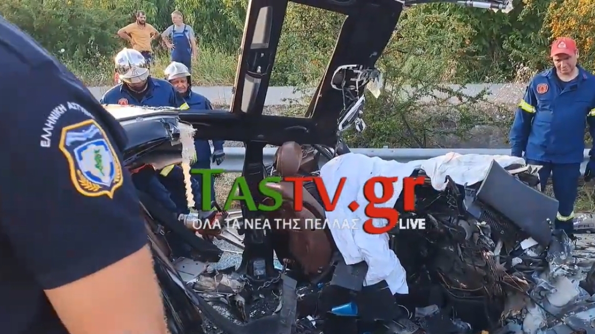 Σοκαριστικό βίντεο από το τροχαίο με τους πέντε νεκρούς στην Έδεσσα – Άμορφη μάζα το ΙΧ