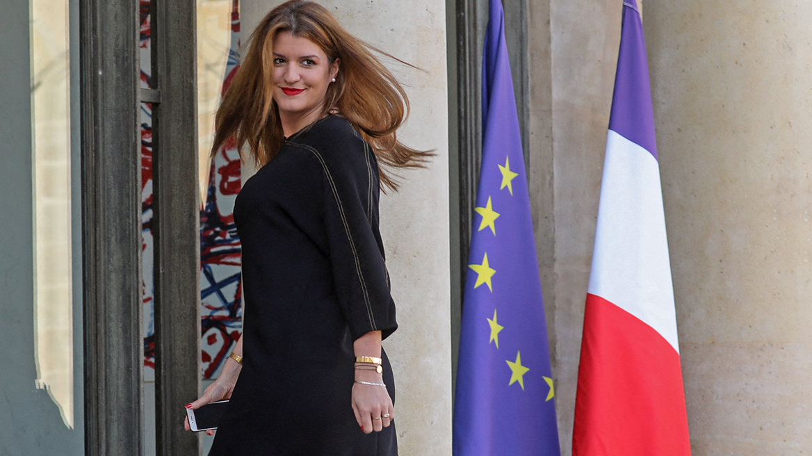Γαλλία: Ανασχηματισμός από τον Μακρόν – Απομάκρυνε την υπουργό που είχε ποζάρει στο Playboy