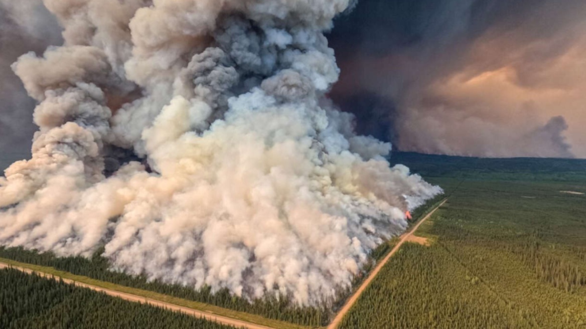 Καναδάς: Πυροσβέστης σκοτώθηκε σε επιχείρηση για την κατάσβεση δασικής πυρκαγιάς